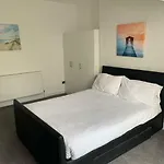 No 9 - Large 1 Bed Near Sefton Park And Lark Lane