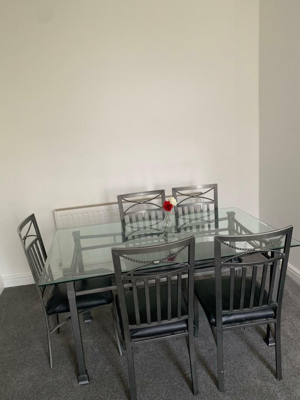 Apartment No 9 *